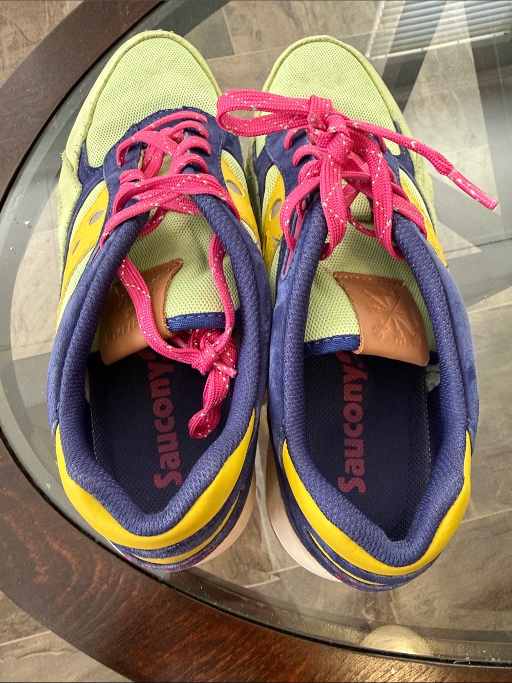 Saucony Men's Green, Navy & Yellow Sneakers with Pink Laces - Picture 5 of 5